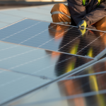 Fernando Trabach defende a energia solar comunitária como solução acessível e sustentável para reduzir desigualdades energéticas.