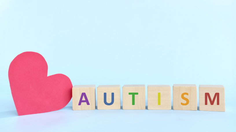 Alexandre Costa Pedrosa apresenta estratégias eficazes para promover inclusão e bem-estar de pessoas com autismo em diferentes contextos.