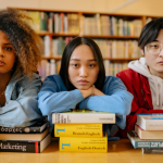 Política de cotas no Brasil: debate sobre novos critérios reacende discussão sobre inclusão e justiça social