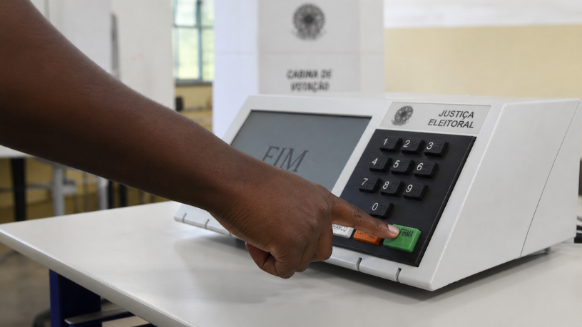 Política, voto e negritude no Brasil: o impacto da necropolítica no processo democrático