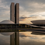 Vista externa do Congresso Nacional em Brasília representando a tramitação de medida provisória sobre apostas on-line