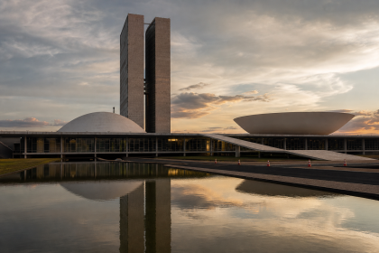 Vista externa do Congresso Nacional em Brasília representando a tramitação de medida provisória sobre apostas on-line