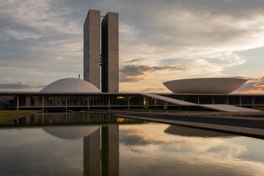 Vista externa do Congresso Nacional em Brasília representando a tramitação de medida provisória sobre apostas on-line